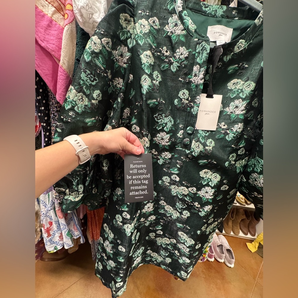 Tuckernuck POMANDER PLACE
Emerala Magnolia Floral Jacquard Samantha Dress - Picture 4 of 4